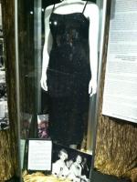 Ceil_Chapman-dress_strass_black-dress-hollywood_museum-2-1