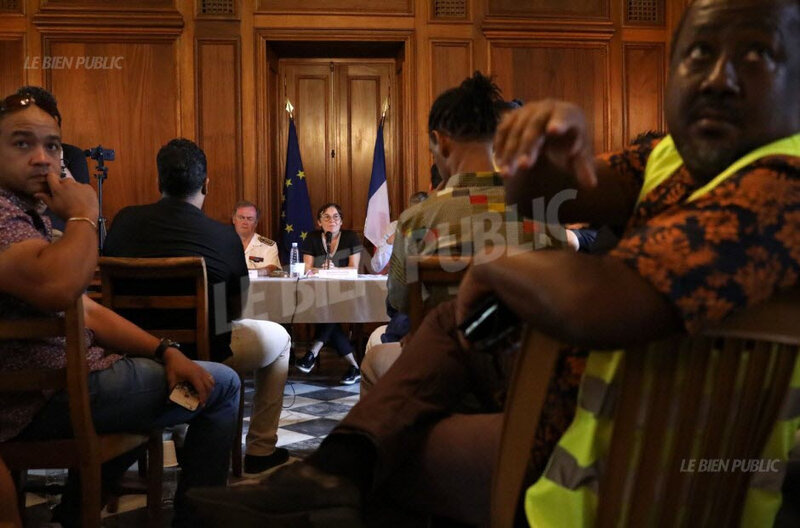 avant-la-tenue-de-ce-debat-national-annick-girardin-avait-entendu-les-doleances-des-gilets-jaunes-de-longues-heures-fin-novembre-a-la-reunion-photo
