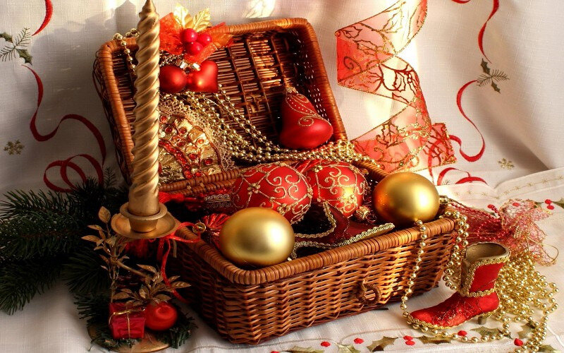 basket-of-christmas-decorations-background-74138