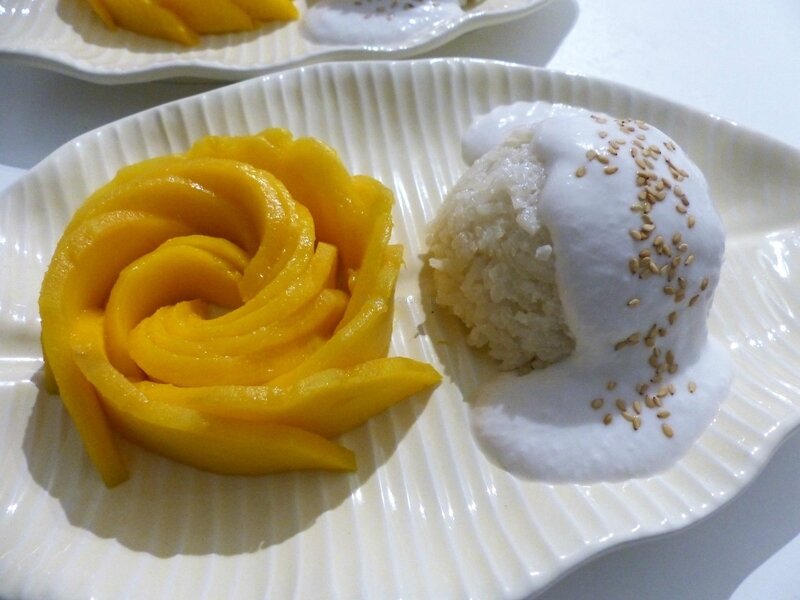 Riz gluant à la mangue et au lait de coco (Khao niao mamuang