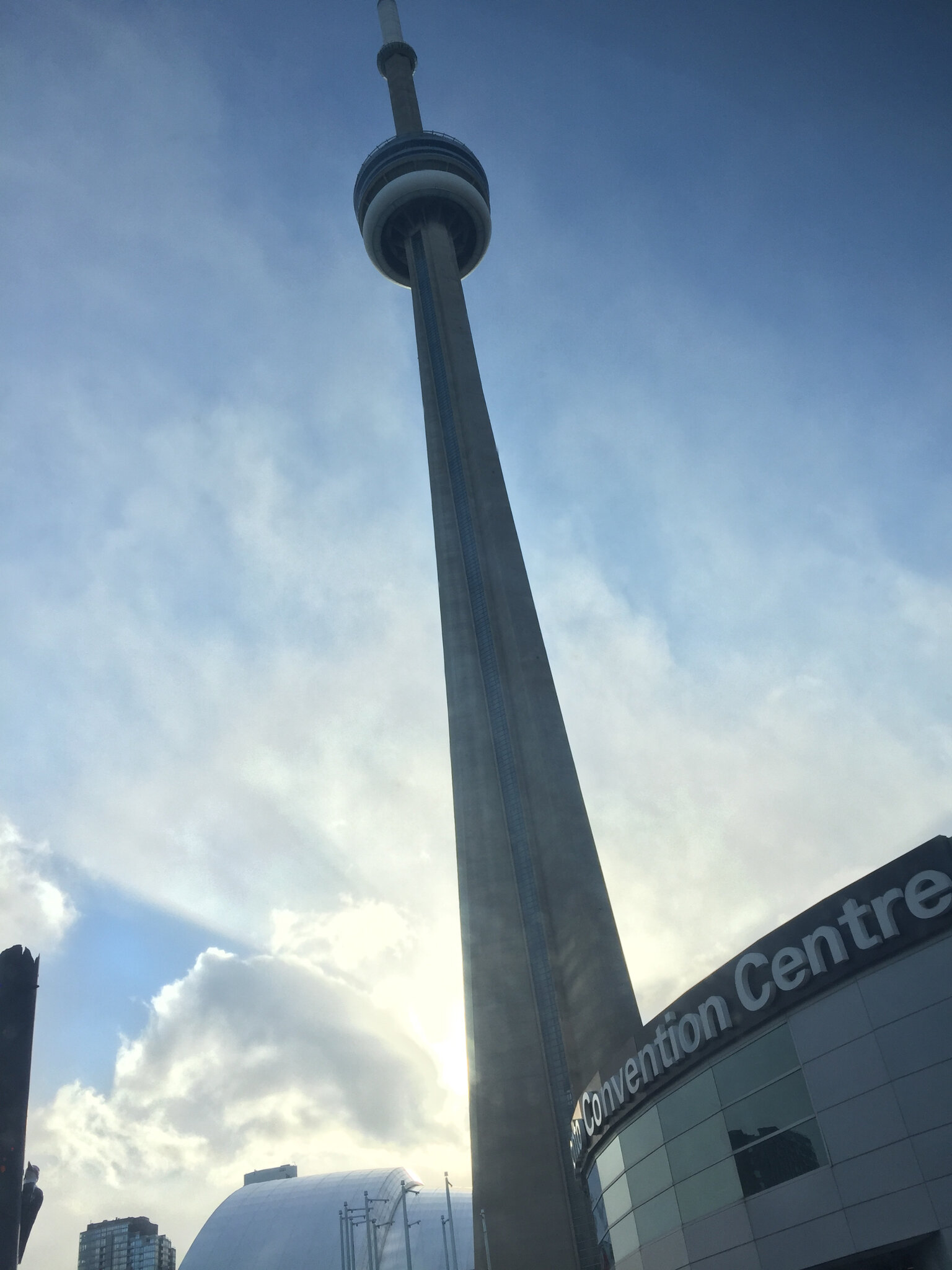 la tour cn tower meaning