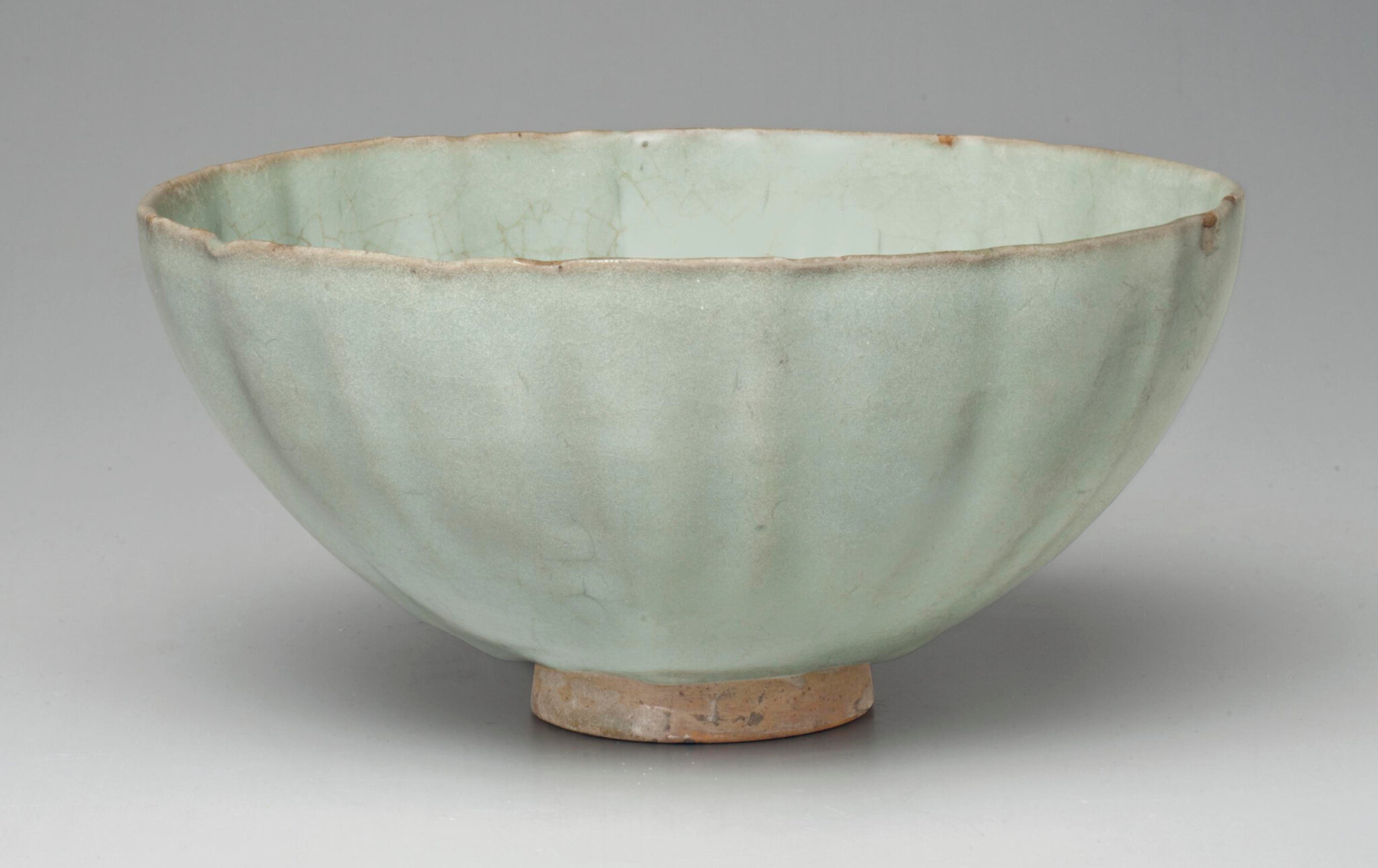 A rare large Junyao bowl, Yuan dynasty (1279-1368)