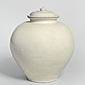 A glazed white jar and cover, Tang dynasty