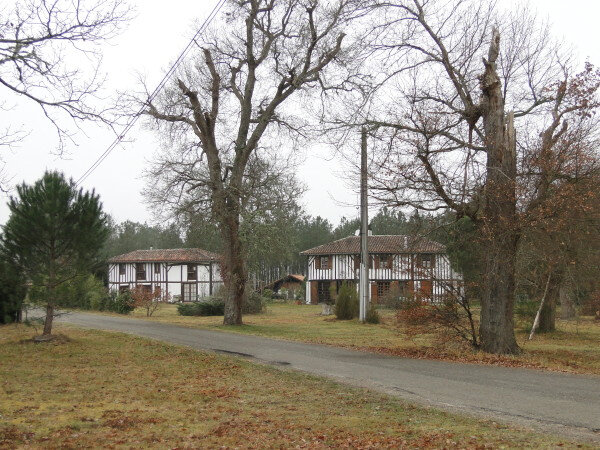 Photo-maisons-hameau-Escource-route-vers-Onesse-Laharie