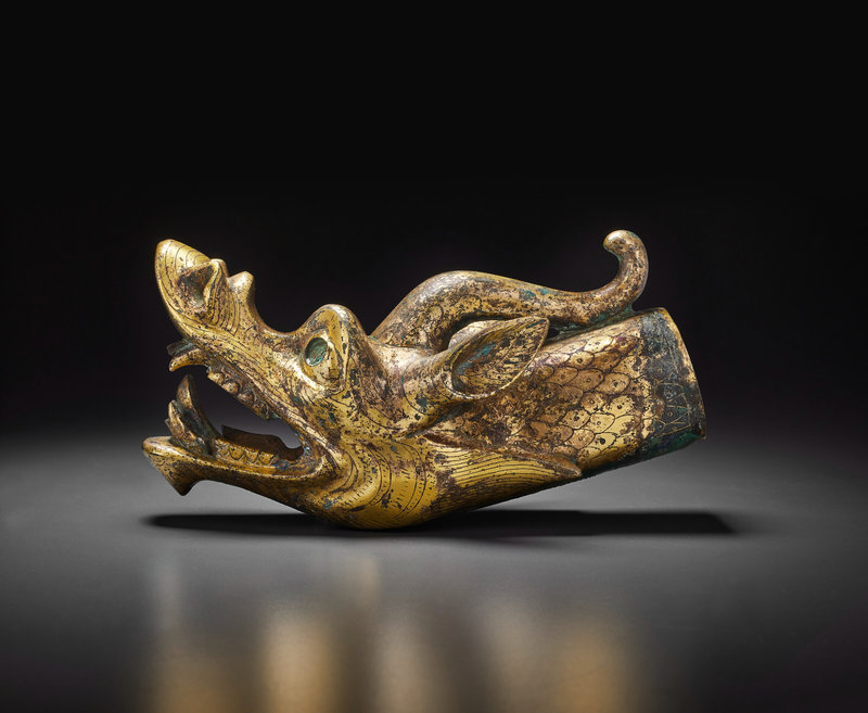 2022_NYR_20594_0730_005(a_magnificent_and_very_rare_large_gilt-bronze_dragon_head_chariot_term043828)
