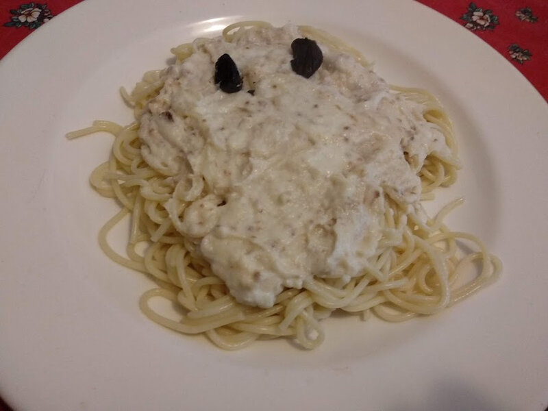 Spaghetti à la crème d'ail blanc et ail noir