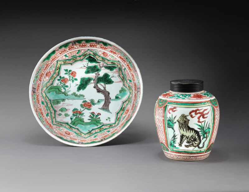 A wucai 'mythical beast' jar and a wucai 'pine' dish Ming dynasty, Wanli period