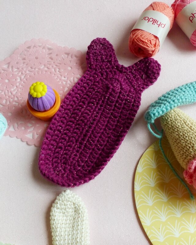 crochet-encours-lapin-marque-page-mymy-cracra