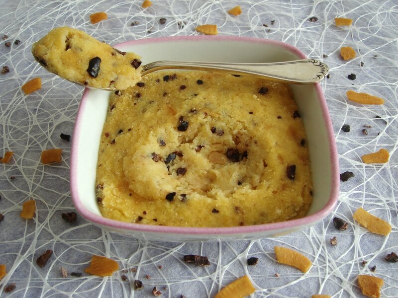 mug cake diététique noix de coco et fèves de cacao avec farine de lupin