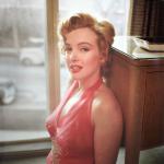 1952-01-Beverly_Carlton_hotel-day1-sit03-negligee_pink-by_halsman-013-1