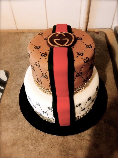 Cake Art Gucci Sur Commande Cake Concept Salon De The Bagels Cake Art Gucci Sur Commande Cake Concept Salon De The Bagels
