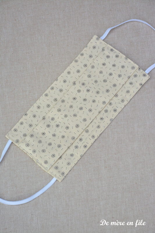 beige motifs noirs