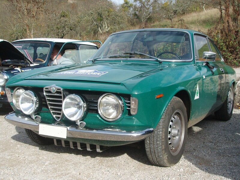 1280px-Alfa_Romeo_Giulia_GTA_-_green_-_Jura_Historic_2010