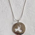 Collier Colombe en médaillon évidée