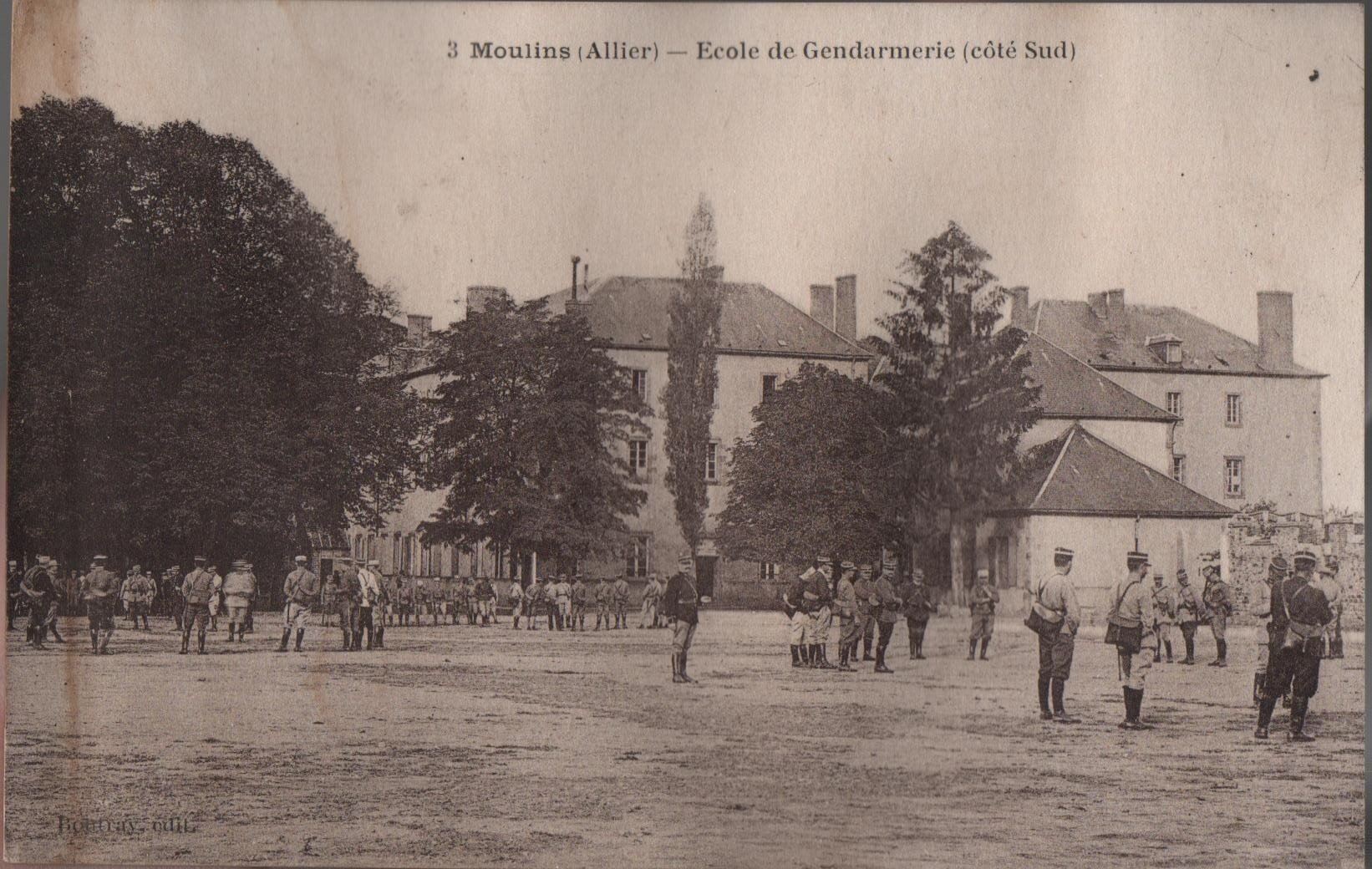 Moulins Allier Ecole De Gendarmerie Cote Sud Carte Postale Ancienne Aisne Genealogie Patrimoines Regionaux Et Culturels De La France