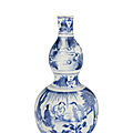 A blue and white double-gourd vase, 17th century