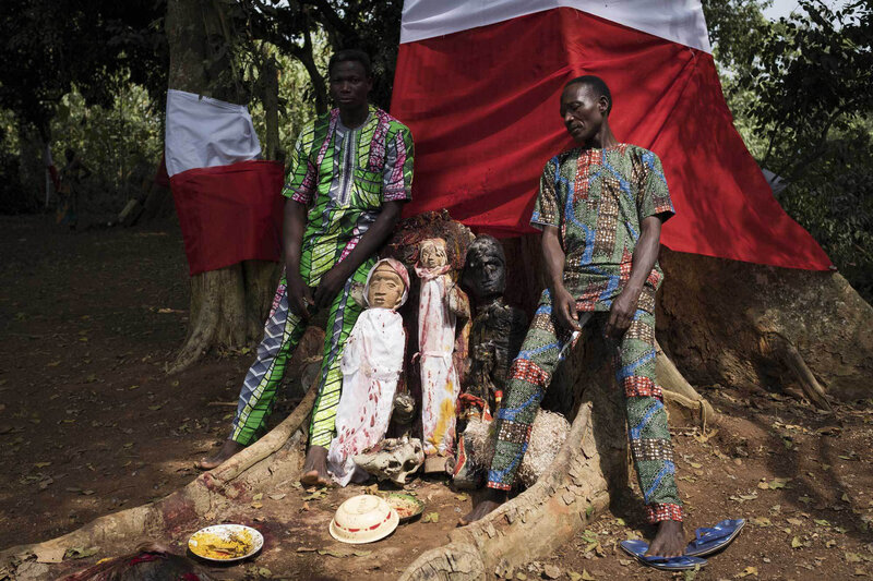 FORET SACREE VAUDOU BENIN MAITRE MABOUT VAUDOU NABIL