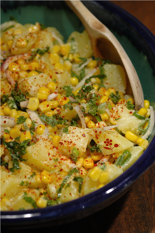 Salade pomme de terre, maïs, chou kale, piment d'Espelette