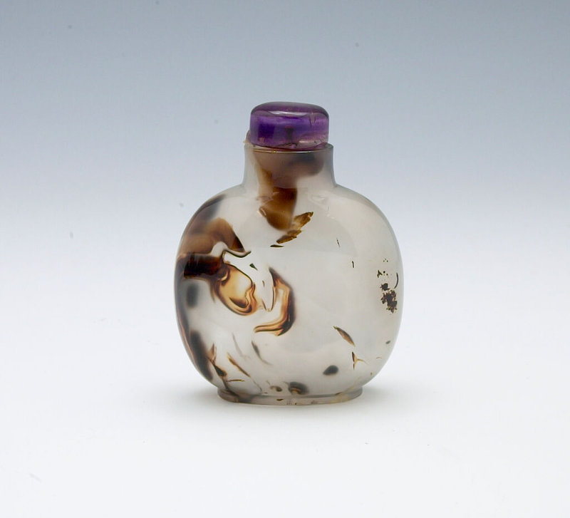 Bonhams : A MONGOLIAN-STYLE WHITE METAL RETICULATED SNUFF BOTTLE 19th  century (2)