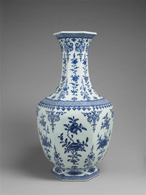 Grand vase octogonal, règne de Yongzheng (1723-1735)