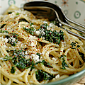 Un plat simple et sain pour lendemain de fêtes et une seule casserole ! spaghetti au chou kale, citron, ail & piment d'espelette