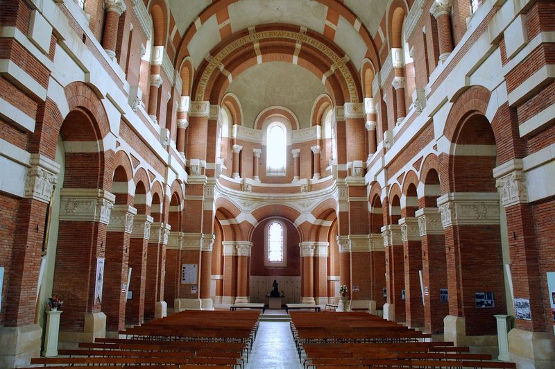 Basilique Sainte Germaine de Pibrac, intérieur