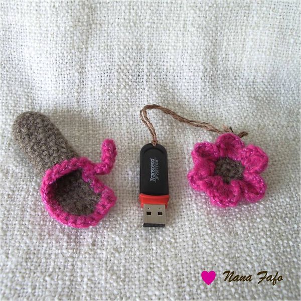 Porte-clé-usb-fleur-rose-02