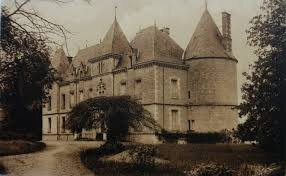 MAUZEACUM , siège du château de Guillaume le Bâtard, protégé par la Bretagne, avec des fossés et des pont-levis (3)