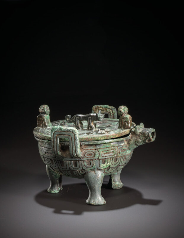 2020_CKS_18883_0010_006(a_rare_bronze_tripod_pouring_vessel_and_a_cover_xiaoliuding_late_weste010905)