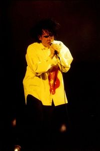 1987_11_The_Cure_POP_Bercy_03