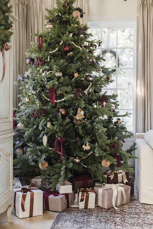 deco_noel_ruban_bordeaux_sapin_vert