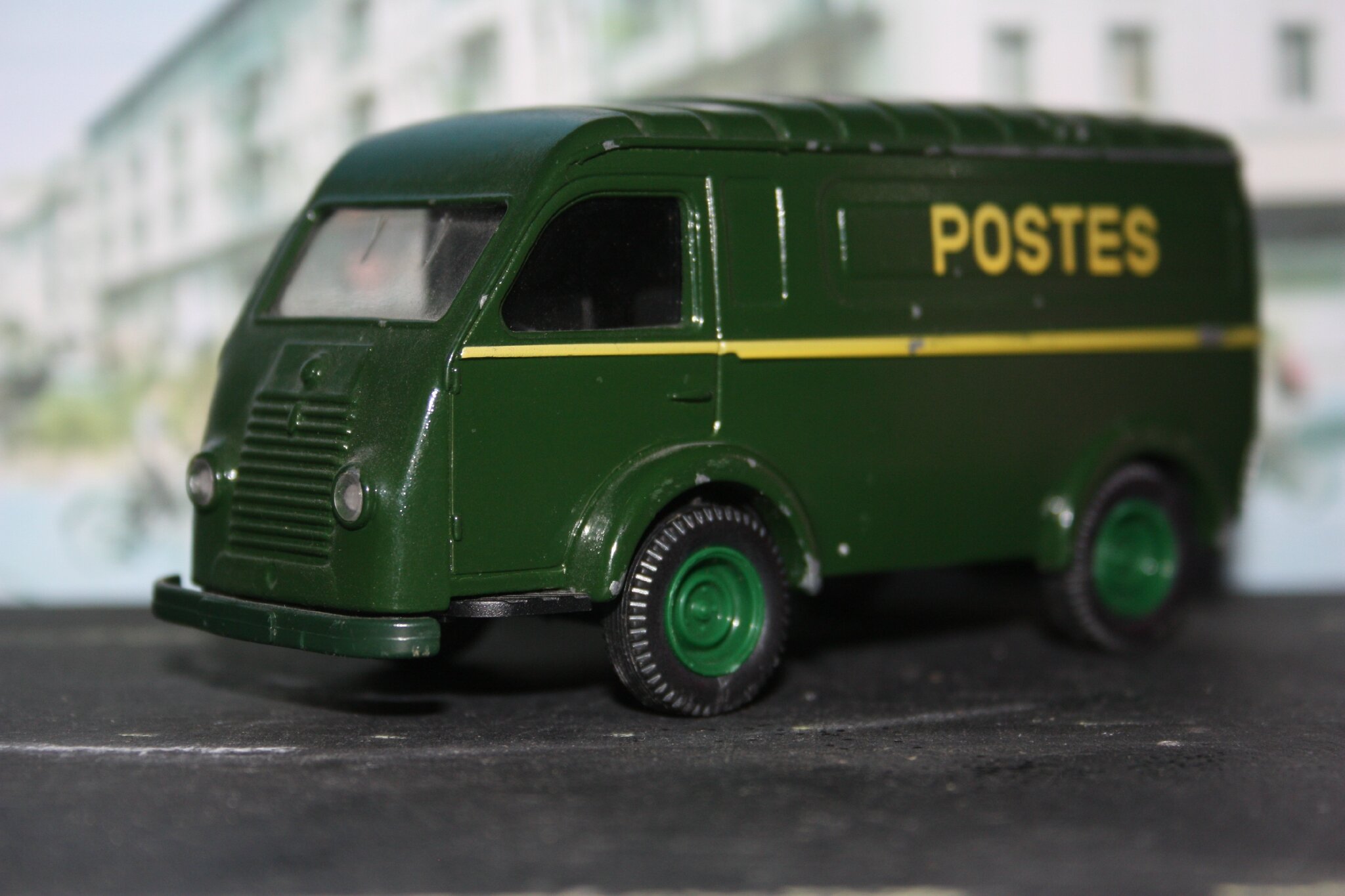 voiture miniature la poste