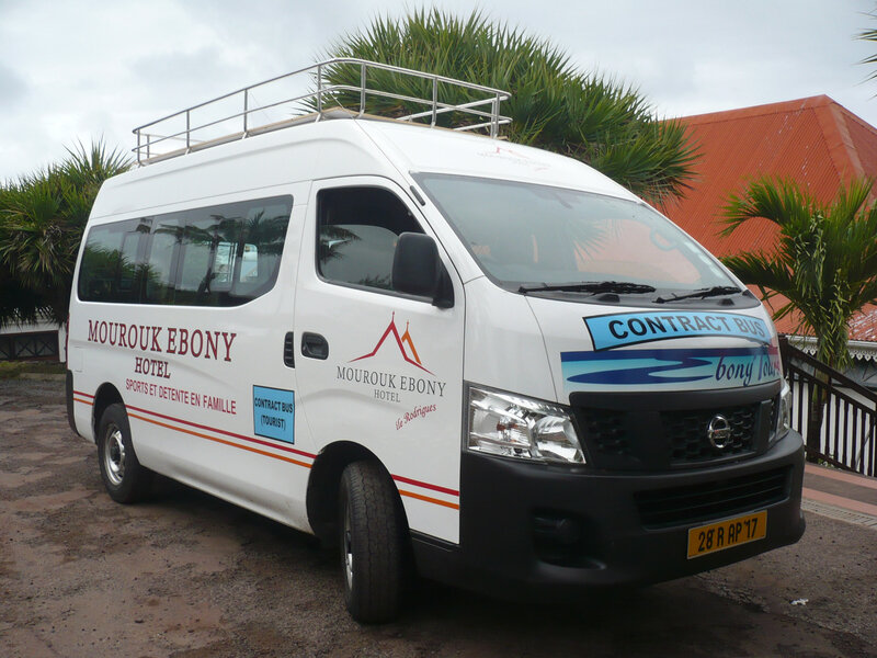 NISSAN NV350 Urvan minibus 2017 Port Sud-Est (1)
