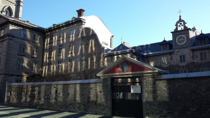 2015 11 08 (14) - petite balade matinale dans un Montréal endormi - place d'armes - vieux séminaire Saint-Sulpice