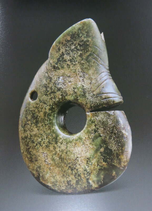 A dark green jade carving of a ‘pig-dragon’, Hongshan culture, circa 4000-3000 BC, unearthed from Yangcheng, Bairin Right Banner, Inner Mongolia Autonomous Region, now in the Bairin Right Banner Museum.