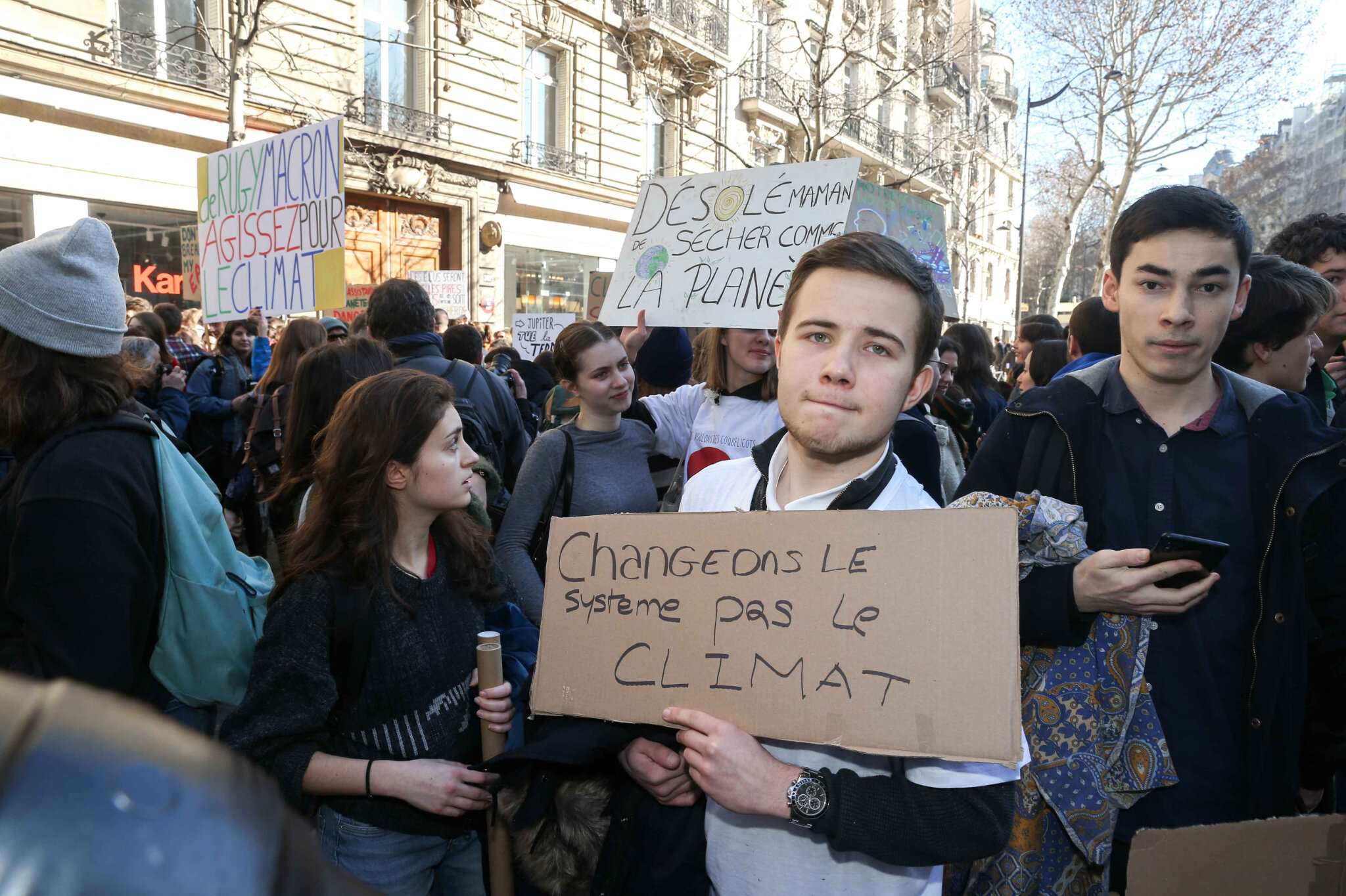 Timide début de mobilisation des jeunes pour le climat à Paris. © Michel Stoupak. Ven 15.02.2019, 14h03m31.