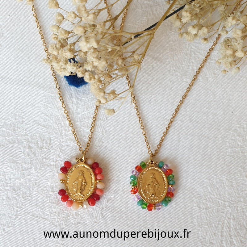 Collier médaille miraculeuse avec des perles (multicolore rouge et multicolore varié)