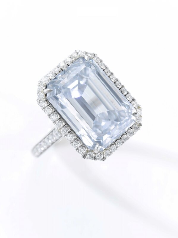 Lot 486 - Fancy Blue diamond ring - 14