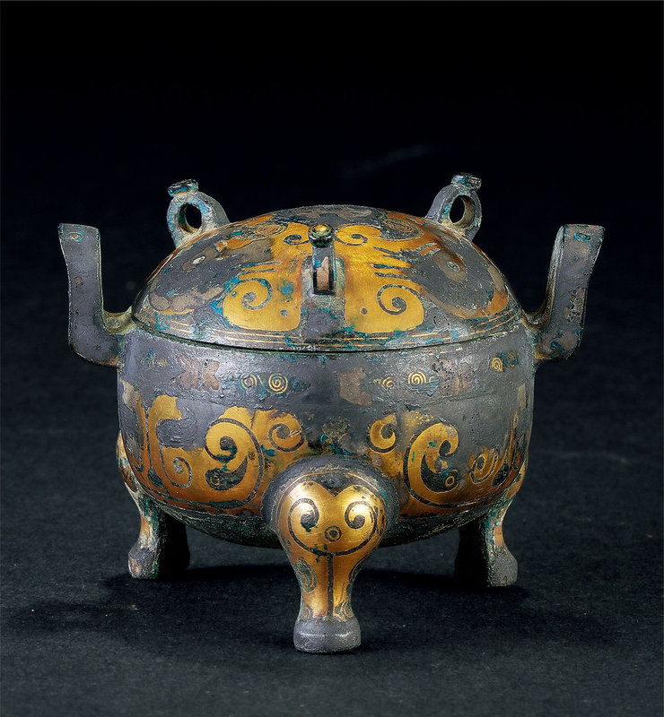 A small parcel-gilt bronze tripod ritual vessel and cover, ding, Han Dynasty (246 B