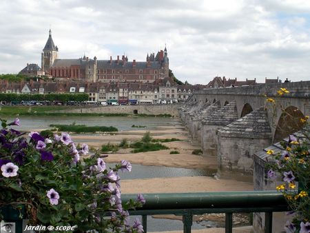 Pont_et_chateau_de_Gien1