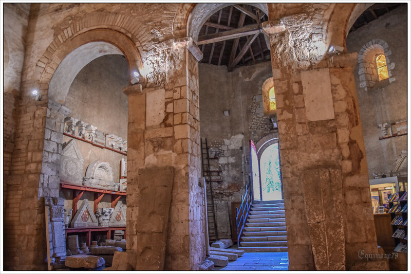 Le baptistère Saint-Jean de Poitiers, l'un des plus anciens monuments chrétiens d'Europe (Time Travel Prosper Mérimée - P
