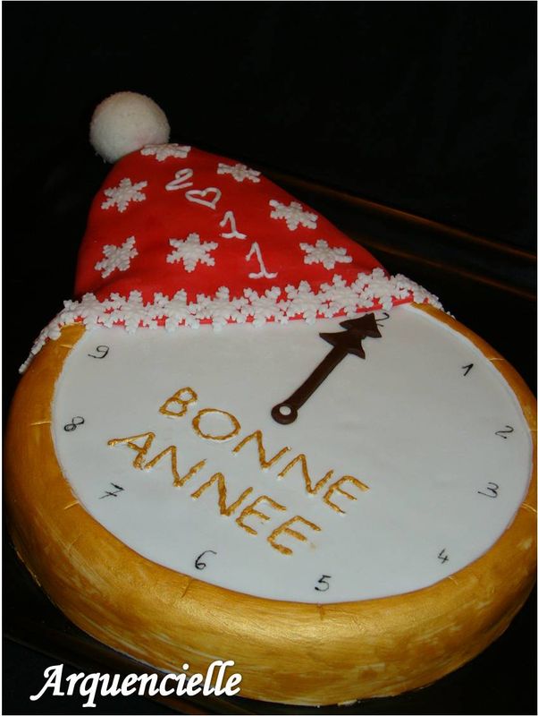 Gâteau horloge pour la nouvelle année, réveilllon jour de l'an, le