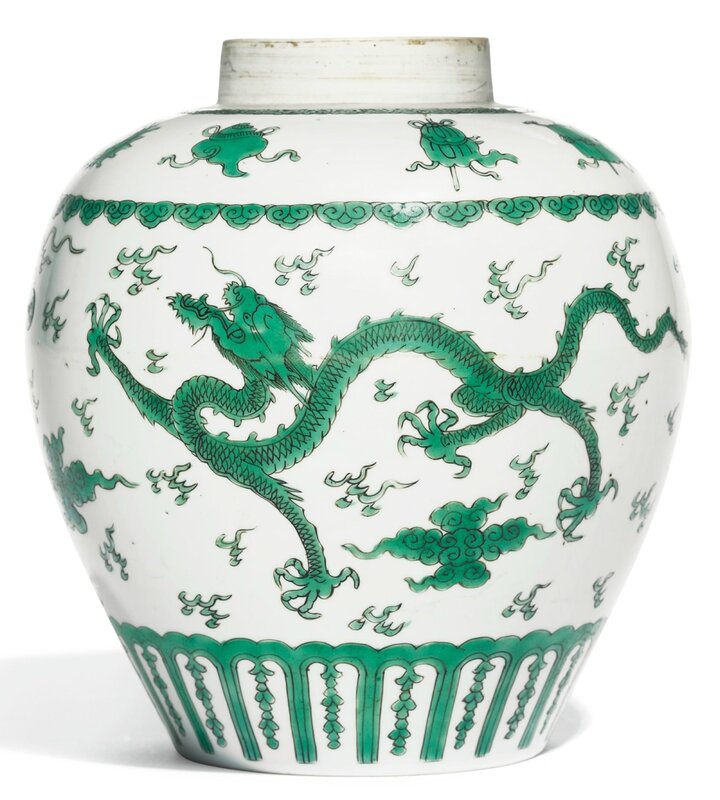 A green-enamelled ‘dragon’ jar, Qing dynasty, Kangxi period (1662-1722)