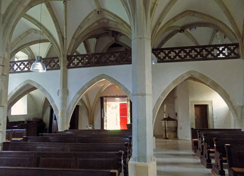Photo-travée-centrale-partie-droite-intérieur-église-Valmunster