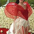 2010 premiere mondiale la robe coeur passion en live devant le defile hc dior avec 10 000 roses fraiches 