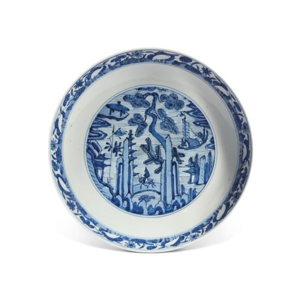 A blue and white dish, Ming dynasty, Jiajing period (1522-1566)