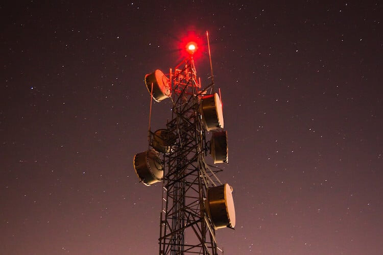5G-Tower-Red-Light