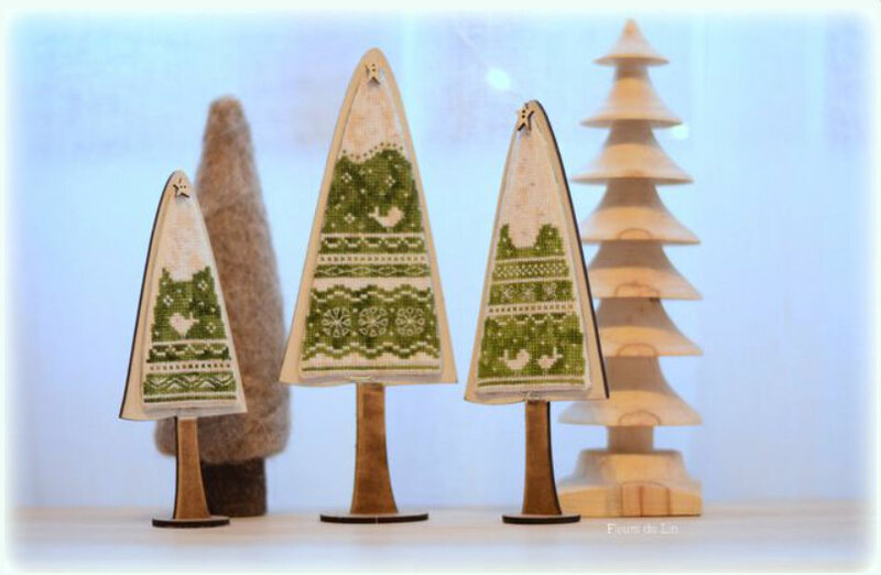 trio de sapins givrés