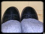 pieds_pantalon_gris