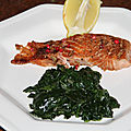 Paves de saumon frais marine et leur tombee d'epinards frais
